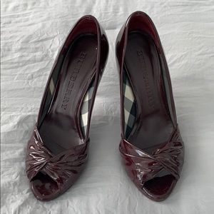 Authentic Burberry patent leather heels 37